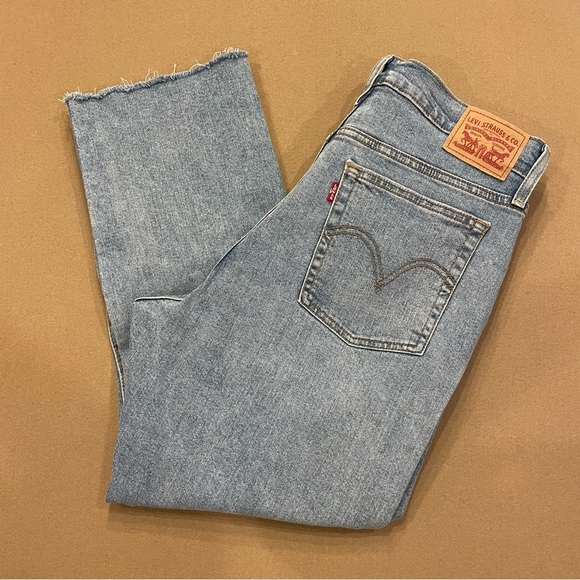 Levi’s Women’s Wedgie Straight Distressed Jeans Size 31 - Picture 1 of 16